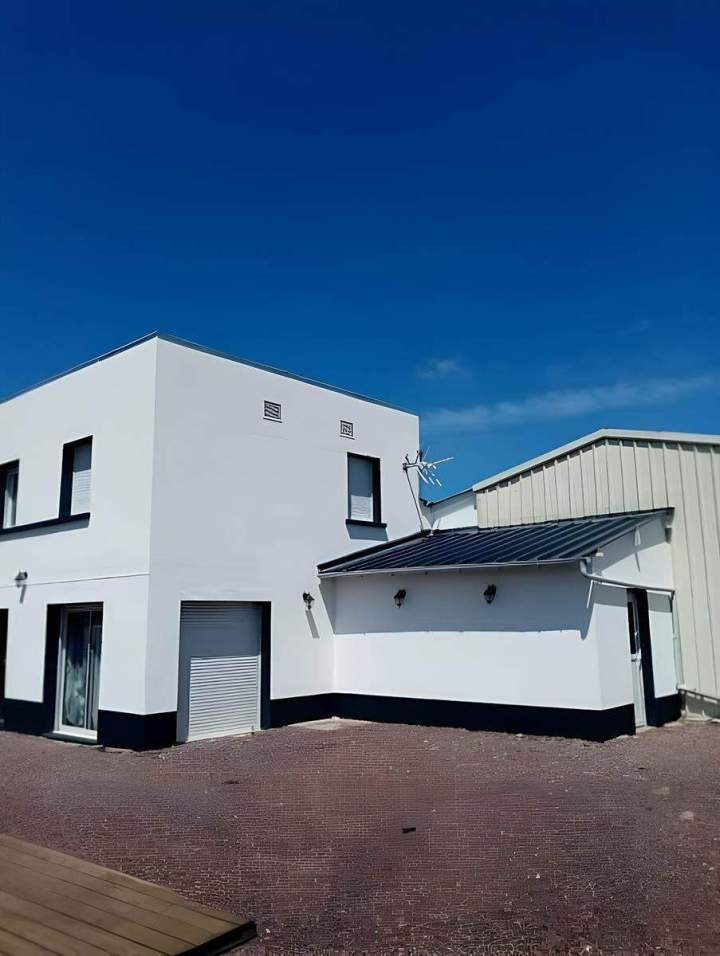 Nous prenons en main des travaux de peinture en intérieure et en extérieure.